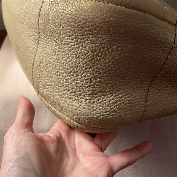 Salvatore Ferragamo Izzie Gancini Large Tote - Picture 7 of 15